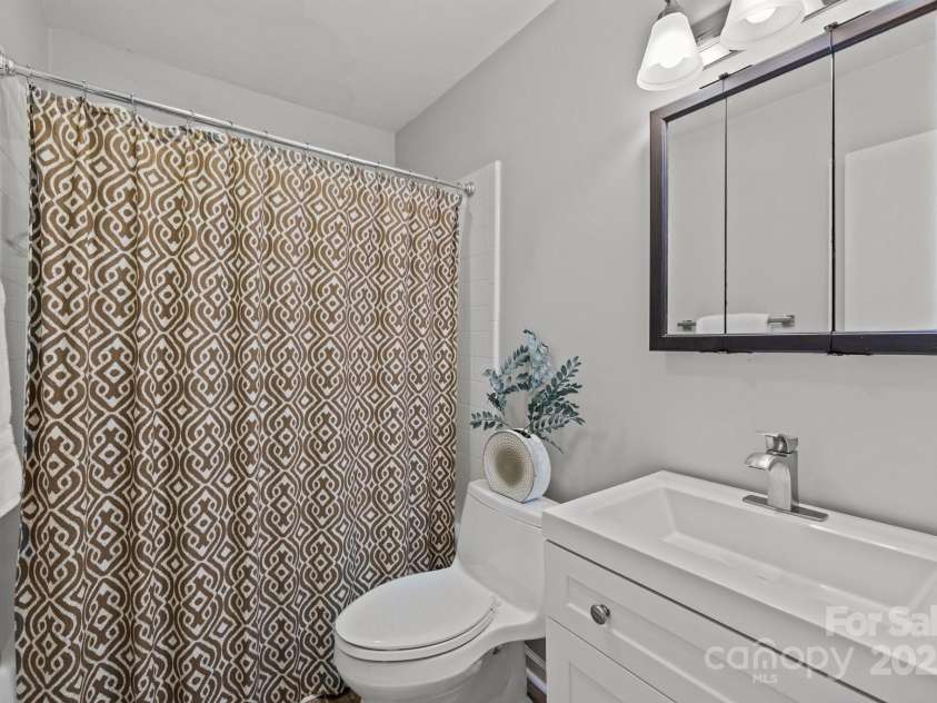4208 Burning Tree Drive, Charlotte, NC 28277.  MLS# CAR4275268, YatesRealty ID 23961. 