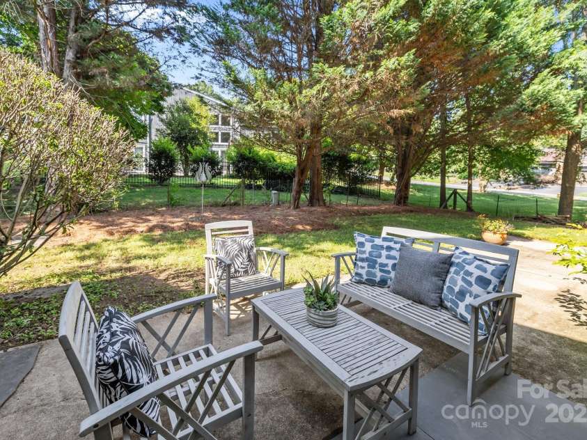 4208 Burning Tree Drive, Charlotte, NC 28277.  MLS# CAR4275268, YatesRealty ID 23961. 