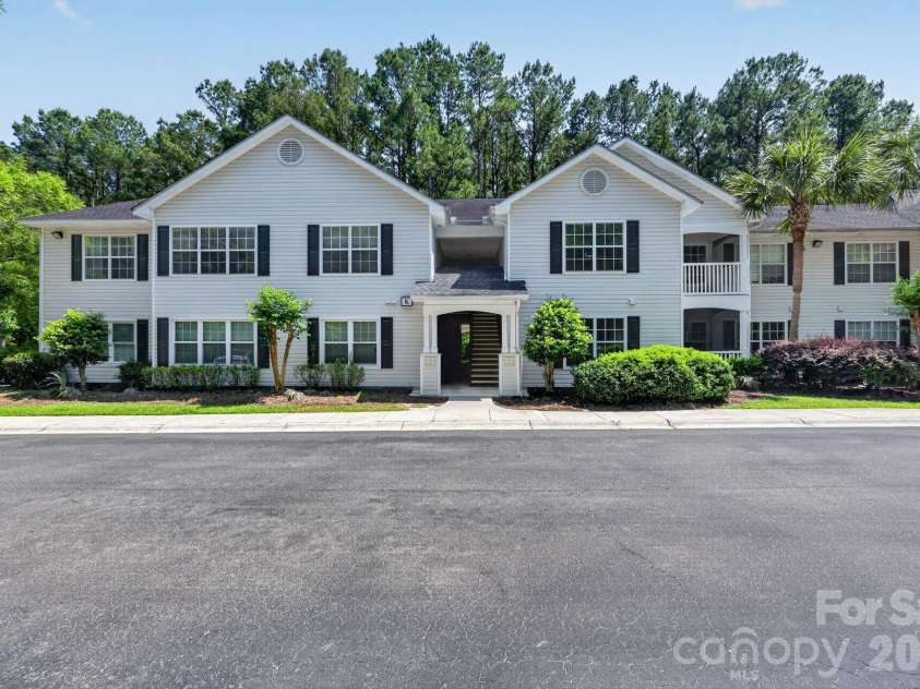 50 Pebble Beach Cove, Bluffton, SC 29910.  MLS# CAR4373983, YatesRealty ID 23961. 