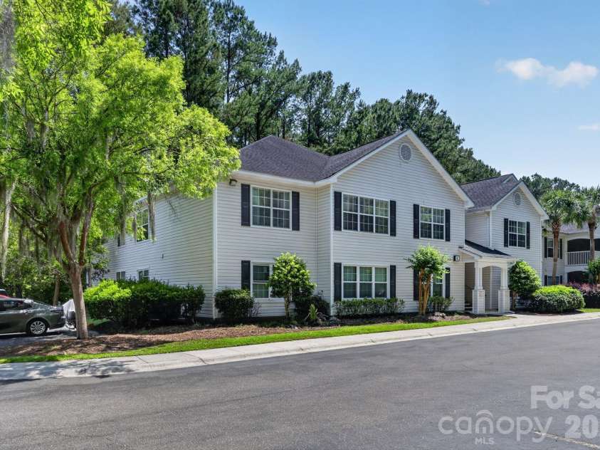 50 Pebble Beach Cove, Bluffton, SC 29910.  MLS# CAR4373983, YatesRealty ID 23961. 