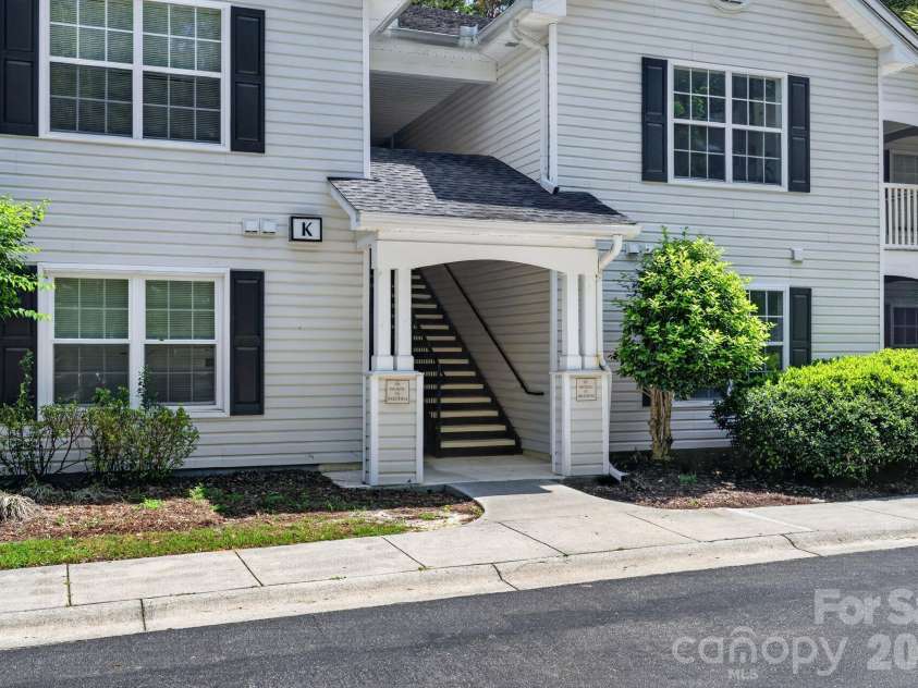 50 Pebble Beach Cove, Bluffton, SC 29910.  MLS# CAR4373983, YatesRealty ID 23961. 