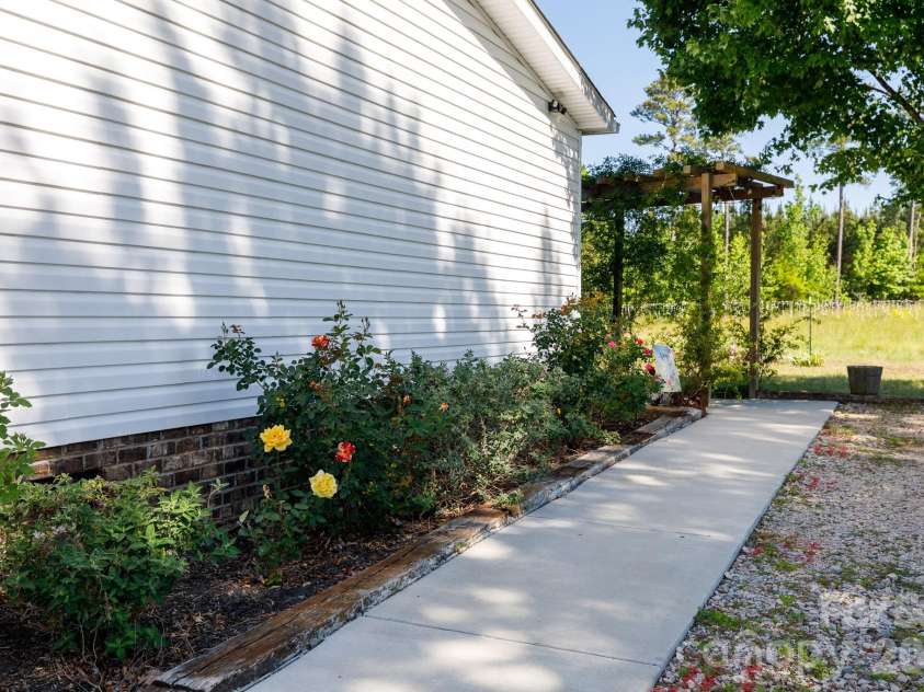 1283 Countryside Drive, Blackstock, SC 29014.  MLS# CAR4383745, YatesRealty ID 23962. 