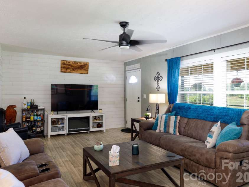 1283 Countryside Drive, Blackstock, SC 29014.  MLS# CAR4383745, YatesRealty ID 23962. 