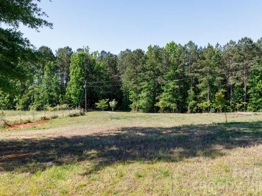 1283 Countryside Drive, Blackstock, SC 29014.  MLS# CAR4383745, YatesRealty ID 23962. 