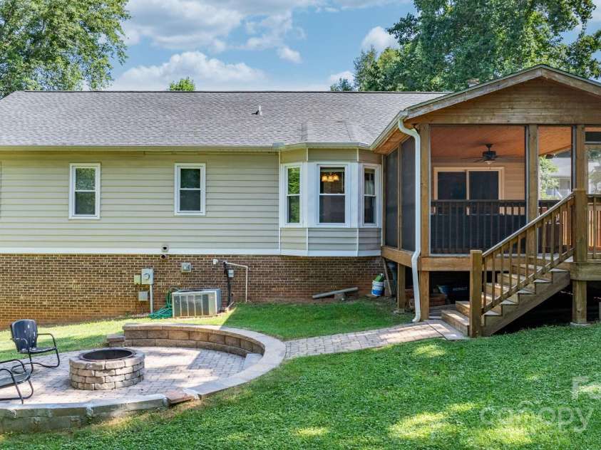 13 Fox Ridge Drive, Granite Falls, NC 28630.  MLS# CAR4276822, YatesRealty ID 23962. 