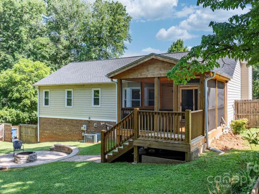 13 Fox Ridge Drive, Granite Falls, NC 28630.  MLS# CAR4276822, YatesRealty ID 23962. 