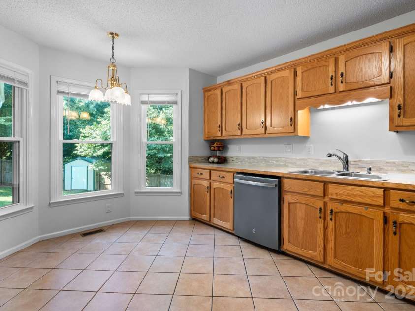 13 Fox Ridge Drive, Granite Falls, NC 28630.  MLS# CAR4276822, YatesRealty ID 23962. 