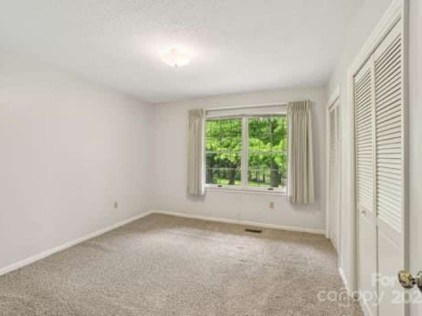 125 Merrill Road, Fletcher, NC 28732.  MLS# CAR4263727, YatesRealty ID 23963. 