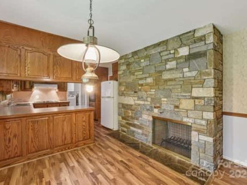 125 Merrill Road, Fletcher, NC 28732.  MLS# CAR4263727, YatesRealty ID 23963. 