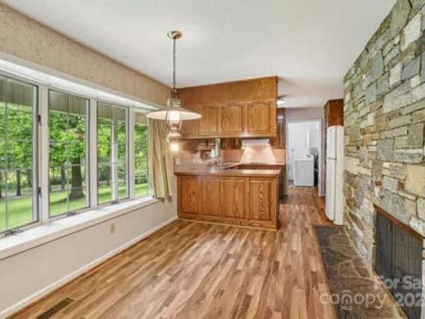 125 Merrill Road, Fletcher, NC 28732.  MLS# CAR4263727, YatesRealty ID 23963. 