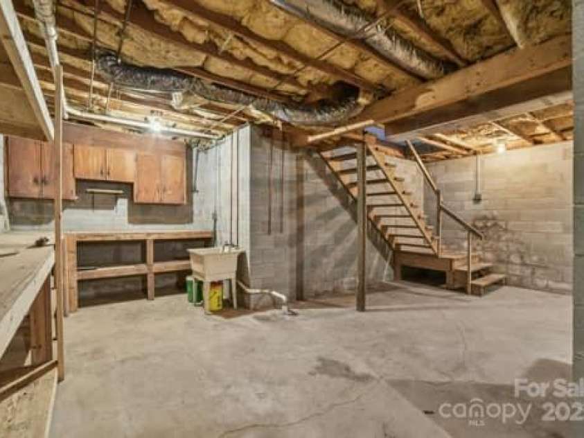 125 Merrill Road, Fletcher, NC 28732.  MLS# CAR4263727, YatesRealty ID 23963. 