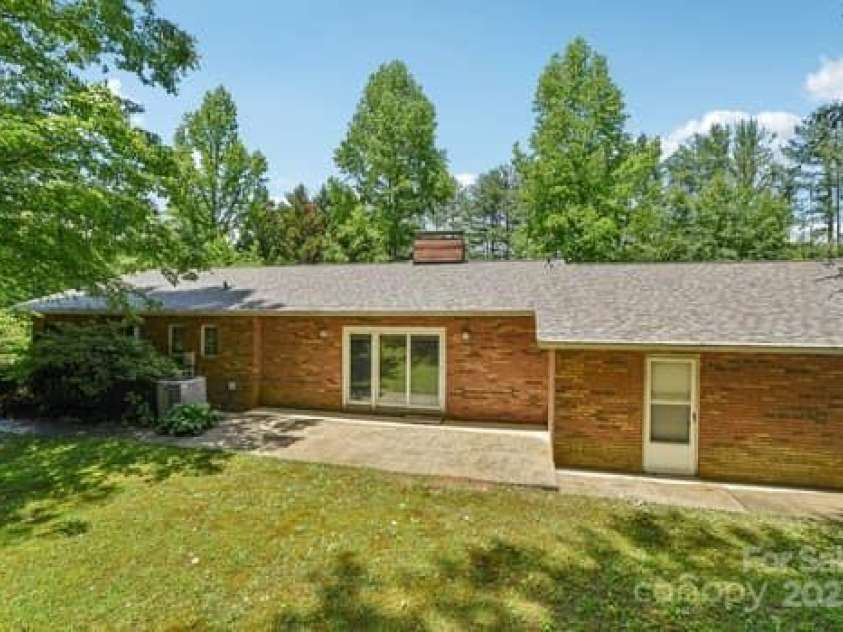 125 Merrill Road, Fletcher, NC 28732.  MLS# CAR4263727, YatesRealty ID 23963. 