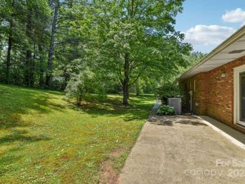 125 Merrill Road, Fletcher, NC 28732.  MLS# CAR4263727, YatesRealty ID 23963. 