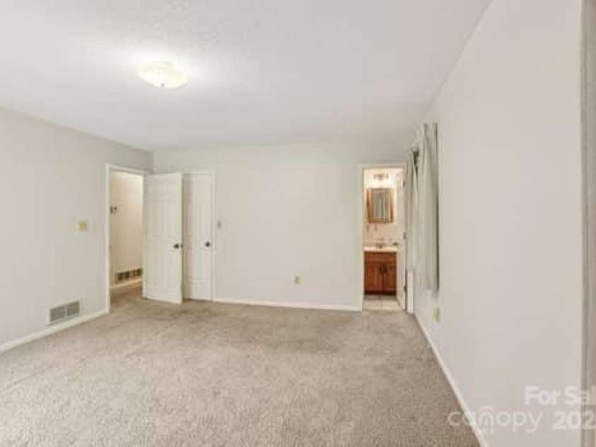 125 Merrill Road, Fletcher, NC 28732.  MLS# CAR4263727, YatesRealty ID 23963. 