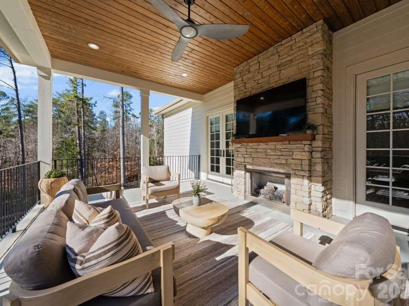 3107 James Plantation Drive, Denver, NC 28037.  MLS# CAR4336244, YatesRealty ID 23963. 