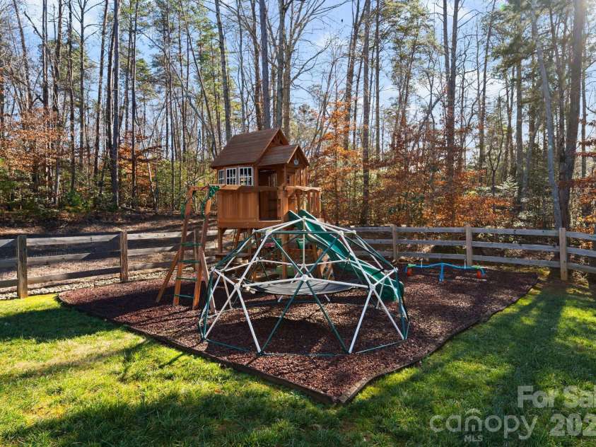 3107 James Plantation Drive, Denver, NC 28037.  MLS# CAR4336244, YatesRealty ID 23963. 