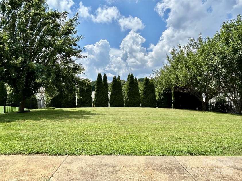 15105 Cavanshire Trail, Charlotte, NC 28278.  MLS# CAR4266689, YatesRealty ID 23964. 