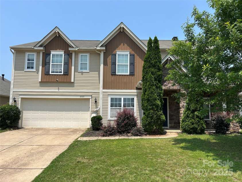 15105 Cavanshire Trail, Charlotte, NC 28278.  MLS# CAR4266689, YatesRealty ID 23964. 