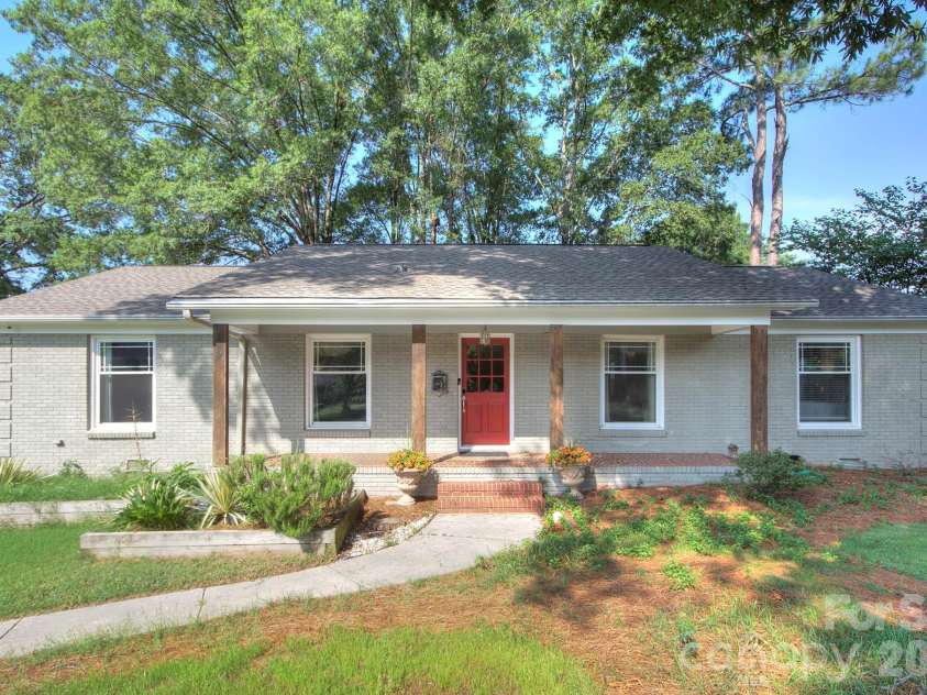 1140 Bevis Drive, Charlotte, NC 28209.  MLS# CAR4379943, YatesRealty ID 23965. 