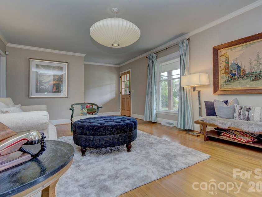 1140 Bevis Drive, Charlotte, NC 28209.  MLS# CAR4379943, YatesRealty ID 23965. 