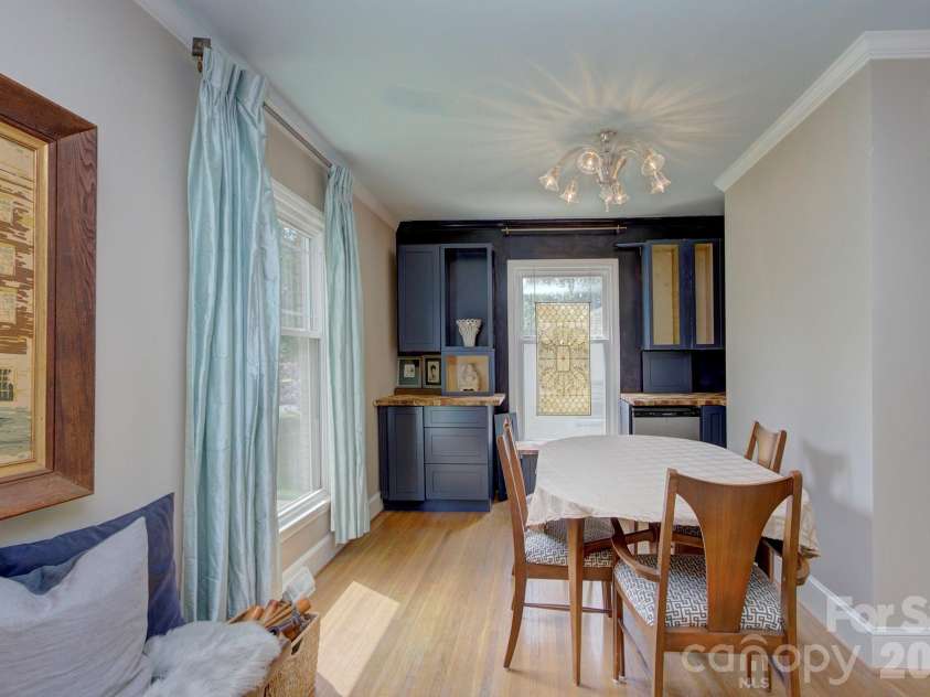 1140 Bevis Drive, Charlotte, NC 28209.  MLS# CAR4379943, YatesRealty ID 23965. 