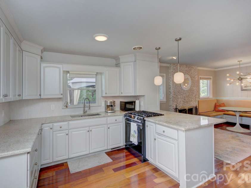 1140 Bevis Drive, Charlotte, NC 28209.  MLS# CAR4379943, YatesRealty ID 23965. 