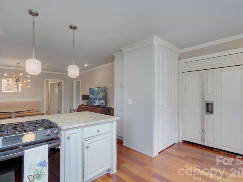 1140 Bevis Drive, Charlotte, NC 28209.  MLS# CAR4379943, YatesRealty ID 23965. 