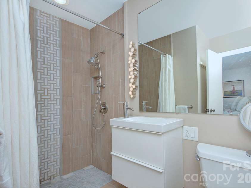 1140 Bevis Drive, Charlotte, NC 28209.  MLS# CAR4379943, YatesRealty ID 23965. 