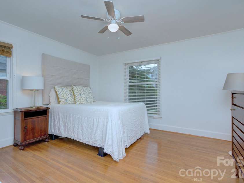 1140 Bevis Drive, Charlotte, NC 28209.  MLS# CAR4379943, YatesRealty ID 23965. 