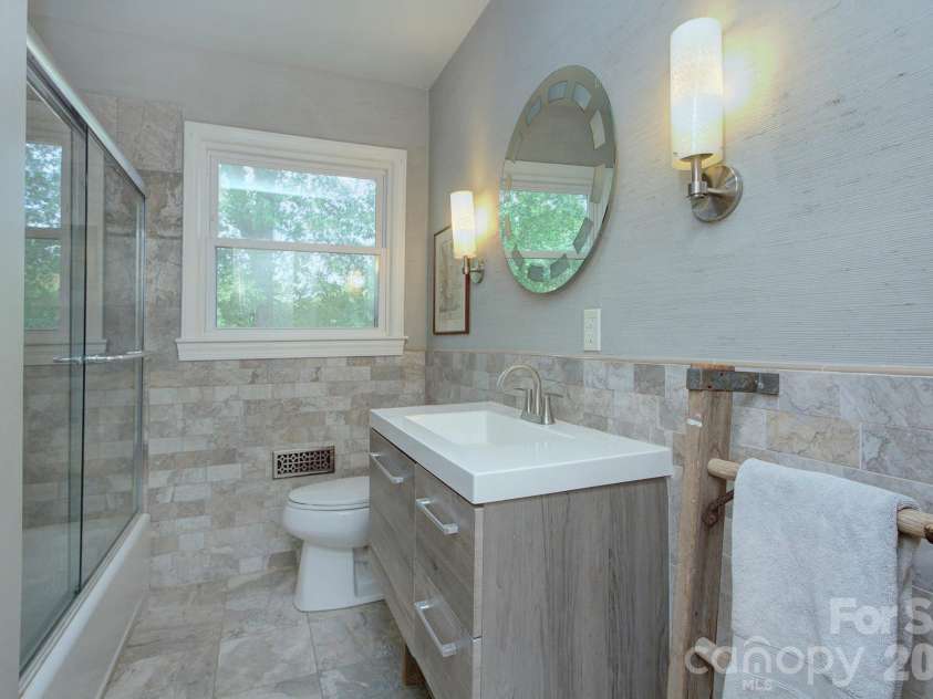 1140 Bevis Drive, Charlotte, NC 28209.  MLS# CAR4379943, YatesRealty ID 23965. 