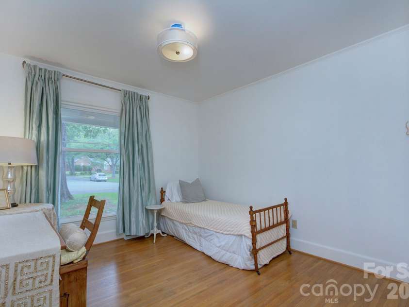 1140 Bevis Drive, Charlotte, NC 28209.  MLS# CAR4379943, YatesRealty ID 23965. 