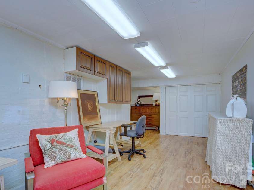 1140 Bevis Drive, Charlotte, NC 28209.  MLS# CAR4379943, YatesRealty ID 23965. 
