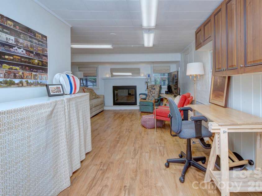 1140 Bevis Drive, Charlotte, NC 28209.  MLS# CAR4379943, YatesRealty ID 23965. 