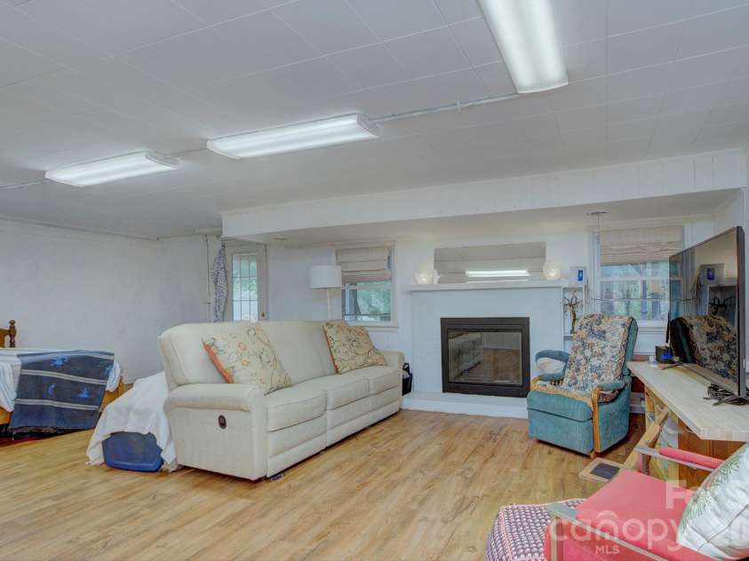 1140 Bevis Drive, Charlotte, NC 28209.  MLS# CAR4379943, YatesRealty ID 23965. 