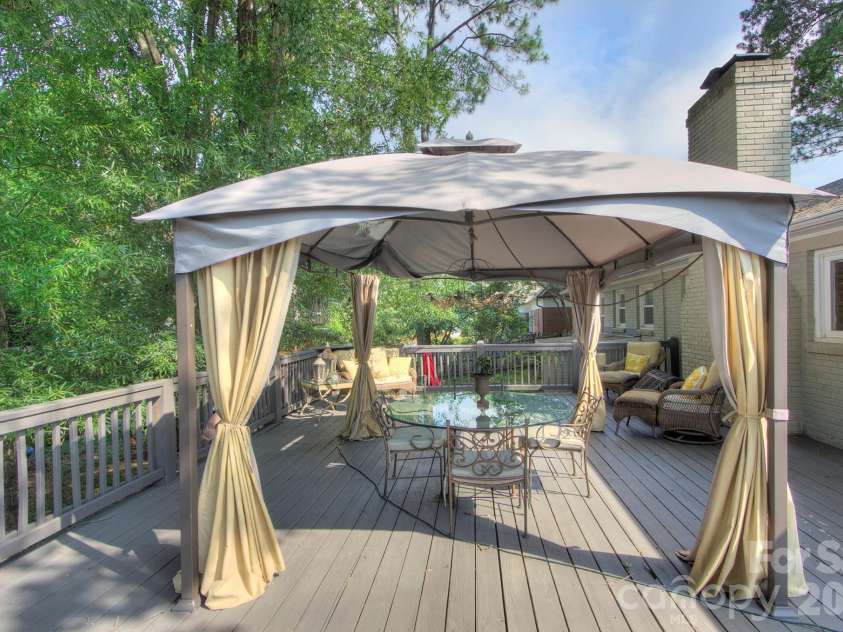 1140 Bevis Drive, Charlotte, NC 28209.  MLS# CAR4379943, YatesRealty ID 23965. 