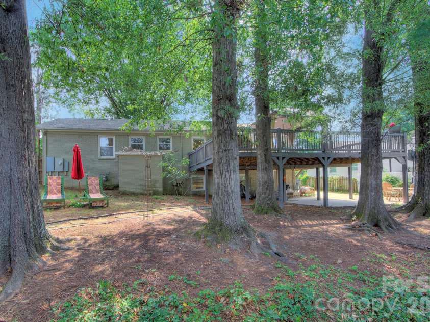 1140 Bevis Drive, Charlotte, NC 28209.  MLS# CAR4379943, YatesRealty ID 23965. 