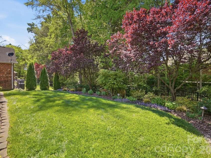 10906 Round Rock Road, Charlotte, NC 28277.  MLS# CAR4303431, YatesRealty ID 23966. 
