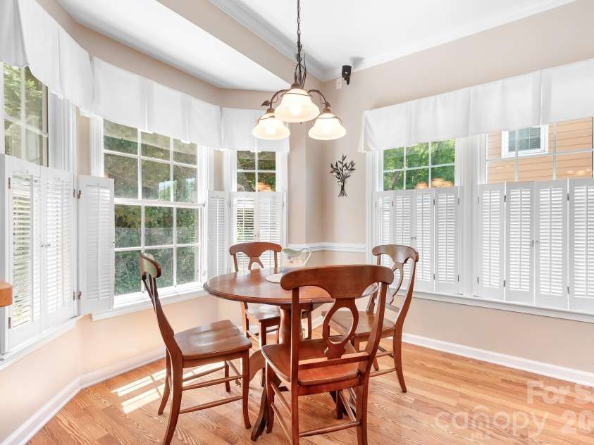 19914 Scanmar Lane, Cornelius, NC 28031.  MLS# CAR4373850, YatesRealty ID 23967. Bay windows in Kitchen with Plantation Shutters. 