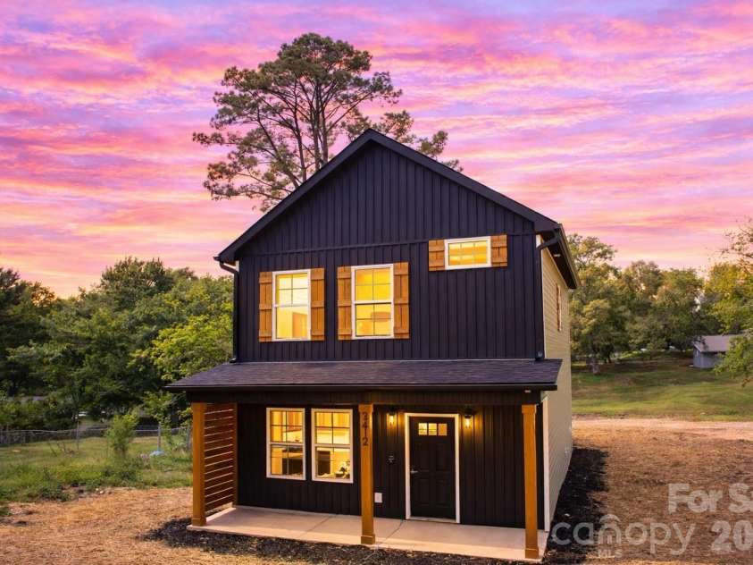 2412 SUMMIT Avenue, Kannapolis, NC 28081.  MLS# CAR4371081, YatesRealty ID 23968. 