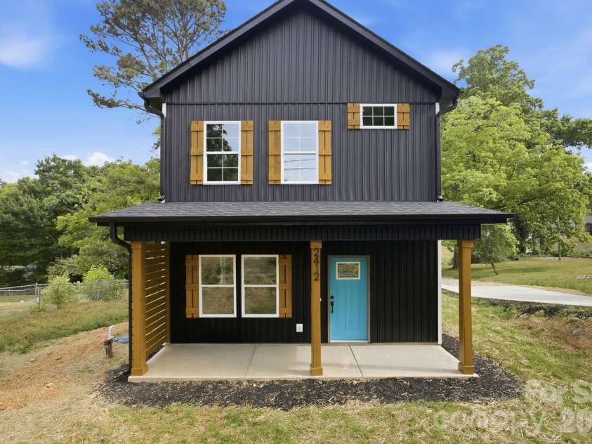 2412 SUMMIT Avenue, Kannapolis, NC 28081.  MLS# CAR4371081, YatesRealty ID 23968. 