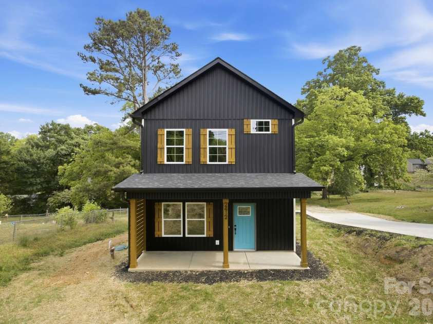 2412 SUMMIT Avenue, Kannapolis, NC 28081.  MLS# CAR4371081, YatesRealty ID 23968. 