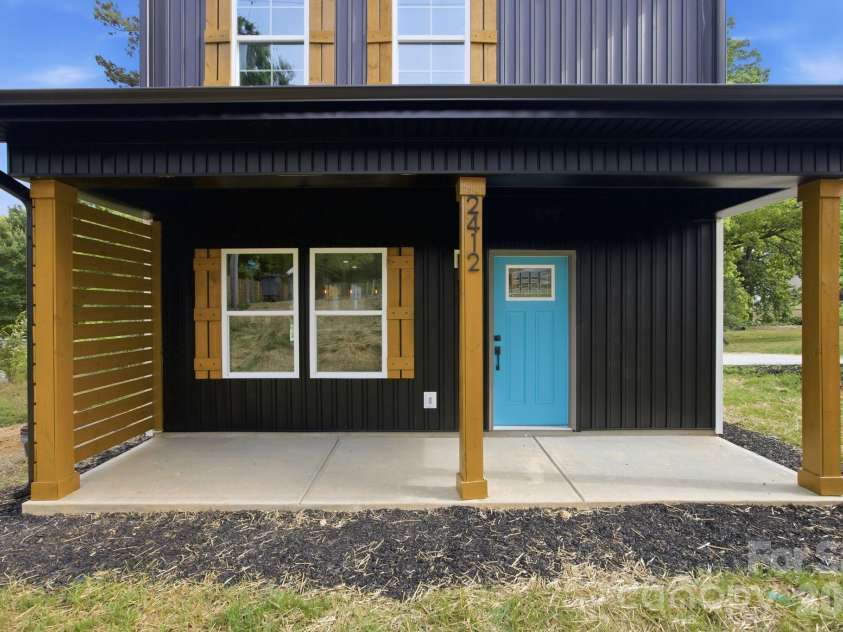 2412 SUMMIT Avenue, Kannapolis, NC 28081.  MLS# CAR4371081, YatesRealty ID 23968. 