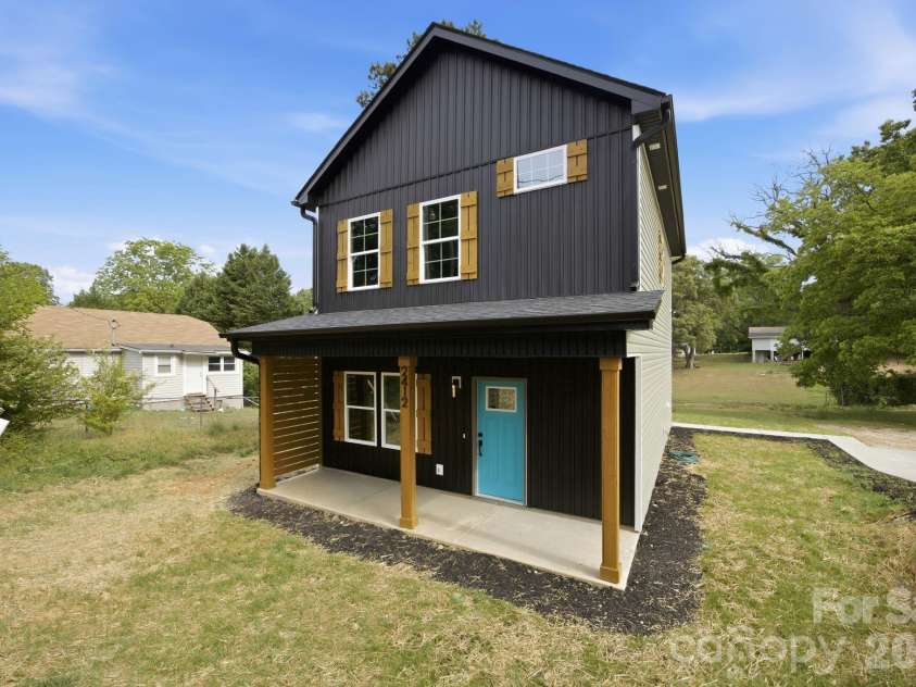 2412 SUMMIT Avenue, Kannapolis, NC 28081.  MLS# CAR4371081, YatesRealty ID 23968. 