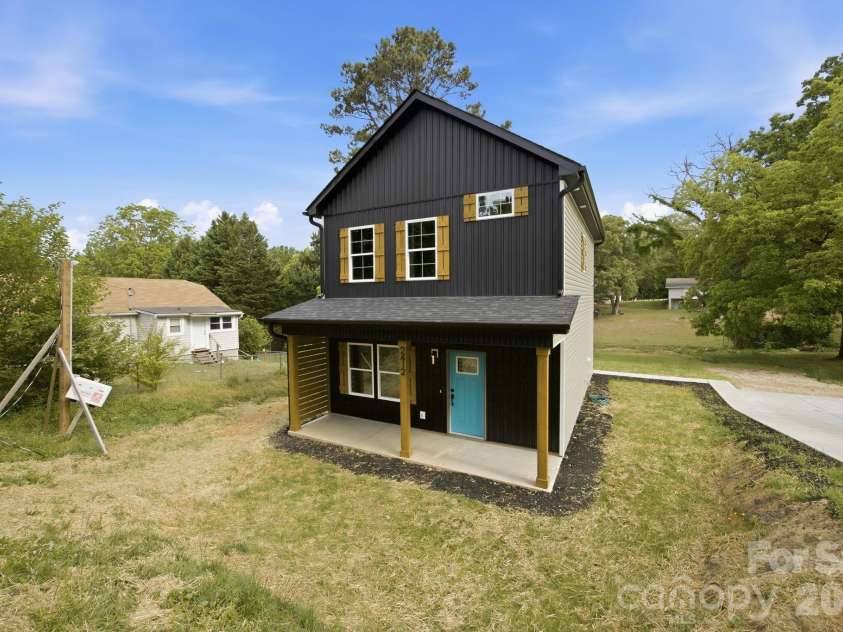 2412 SUMMIT Avenue, Kannapolis, NC 28081.  MLS# CAR4371081, YatesRealty ID 23968. 