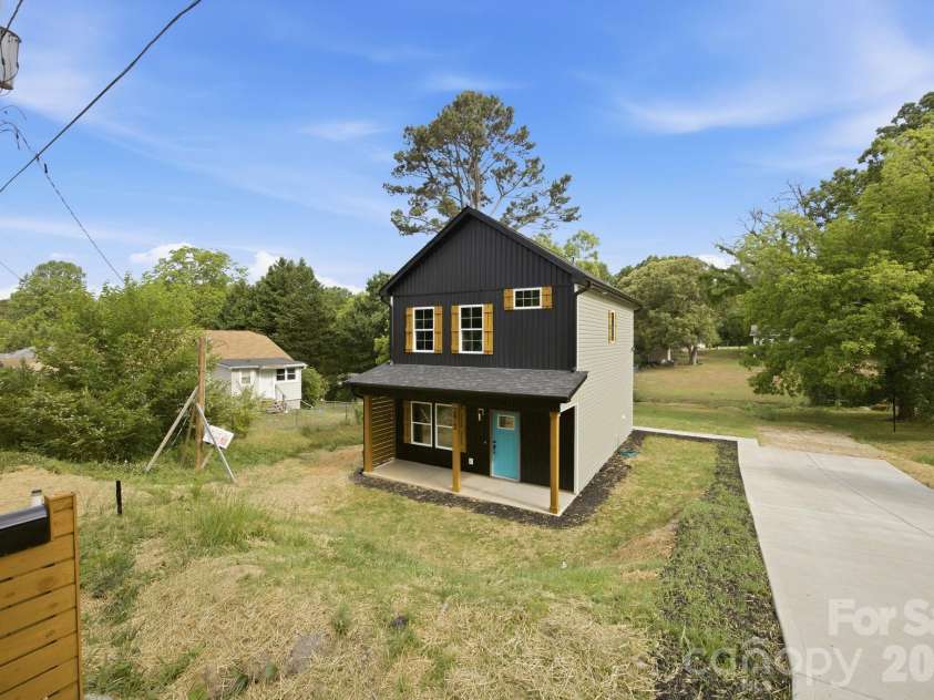 2412 SUMMIT Avenue, Kannapolis, NC 28081.  MLS# CAR4371081, YatesRealty ID 23968. 