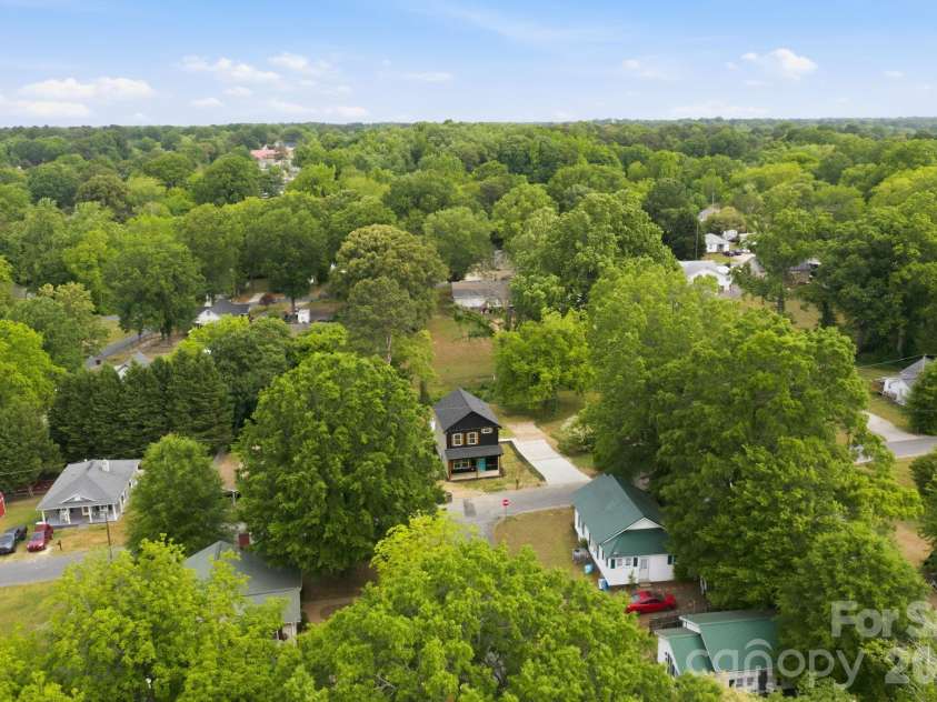 2412 SUMMIT Avenue, Kannapolis, NC 28081.  MLS# CAR4371081, YatesRealty ID 23968. 