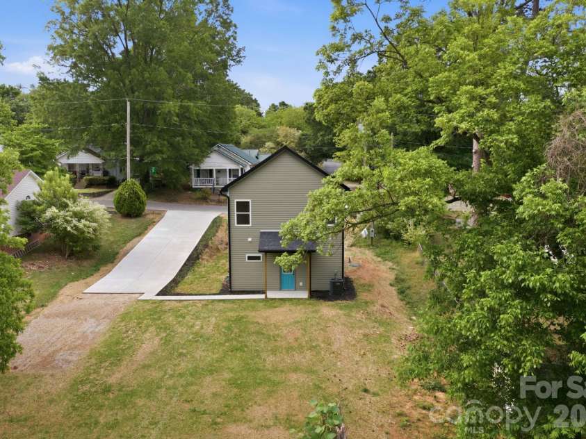 2412 SUMMIT Avenue, Kannapolis, NC 28081.  MLS# CAR4371081, YatesRealty ID 23968. 