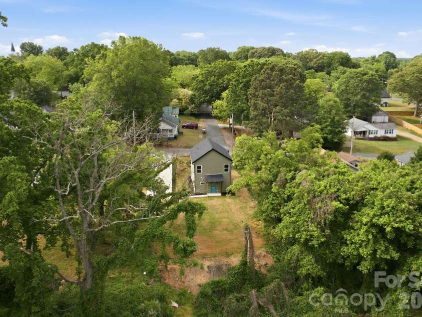 2412 SUMMIT Avenue, Kannapolis, NC 28081.  MLS# CAR4371081, YatesRealty ID 23968. 