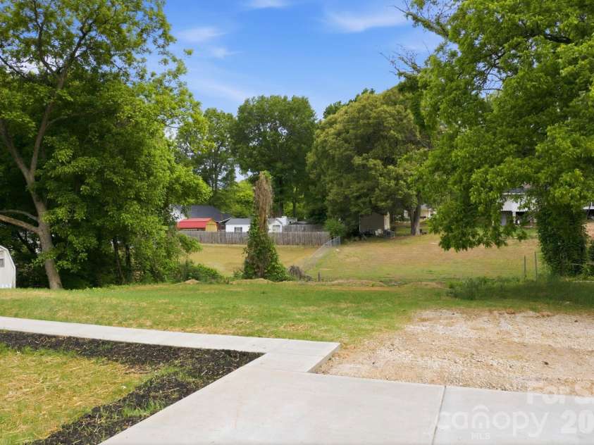 2412 SUMMIT Avenue, Kannapolis, NC 28081.  MLS# CAR4371081, YatesRealty ID 23968. 