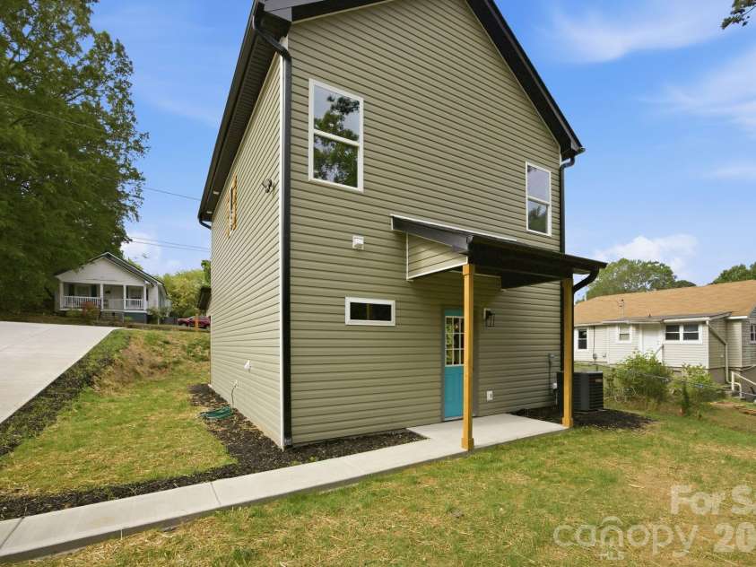 2412 SUMMIT Avenue, Kannapolis, NC 28081.  MLS# CAR4371081, YatesRealty ID 23968. 